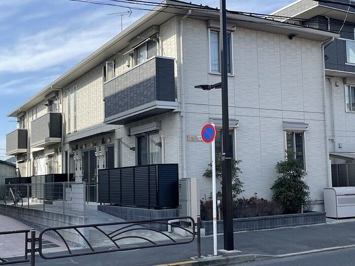 建物外観　宅配ボックス付きです
