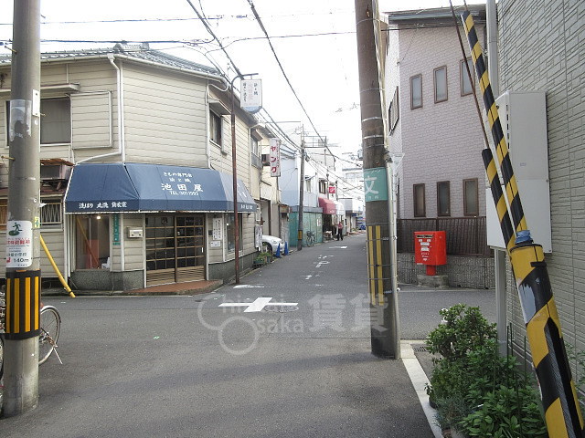 コンビニ　ファミリーマート　三津屋中（コンビニ）まで361m