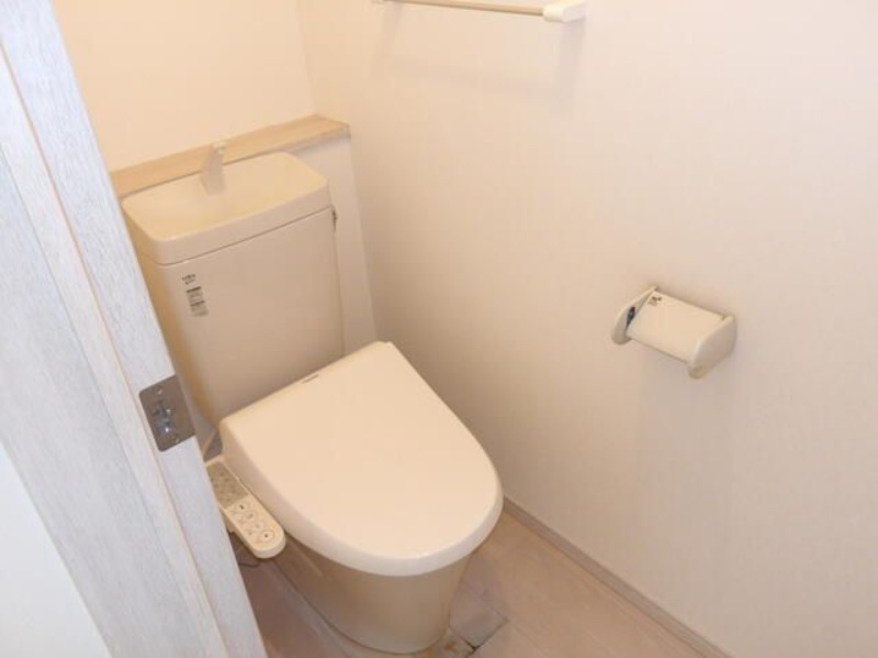 ＪＲ京浜東北線 鶴見駅 徒歩18分 3階建 築11年のトイレ写真