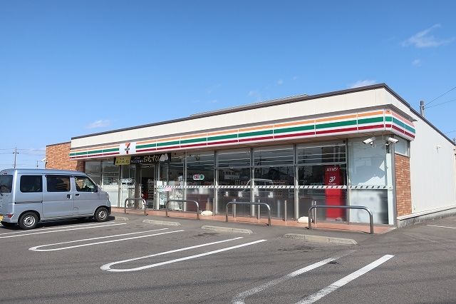 コンビニ　セブンイレブン（コンビニ）まで800m