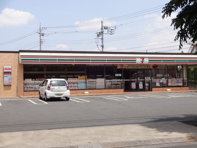 コンビニ　セブンイレブン（コンビニ）まで210m