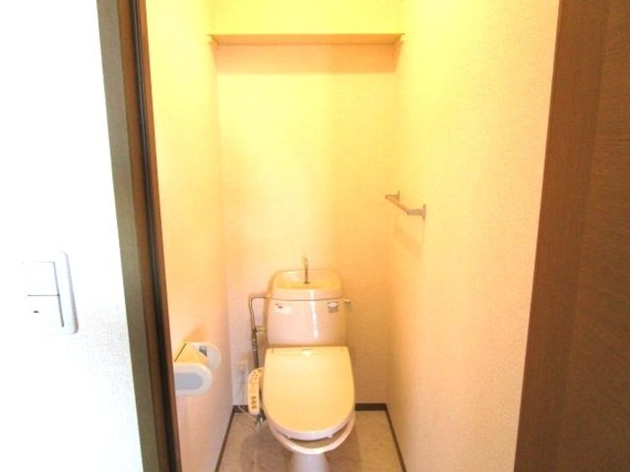 京王線 千歳烏山駅 徒歩23分 2階建 築32年のトイレ写真