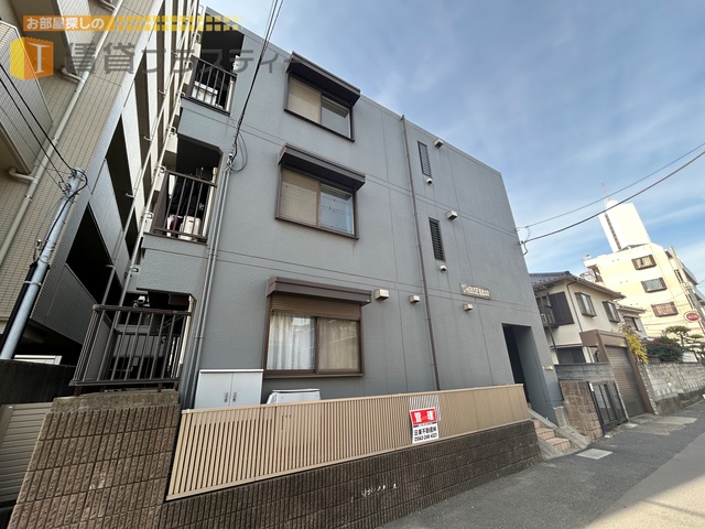 建物外観　繁華街から外れた落ち着いた住宅街で、、