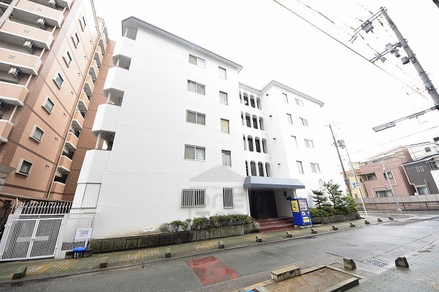 地下鉄御堂筋線 東三国駅 徒歩8分 5階建 築50年の外観写真