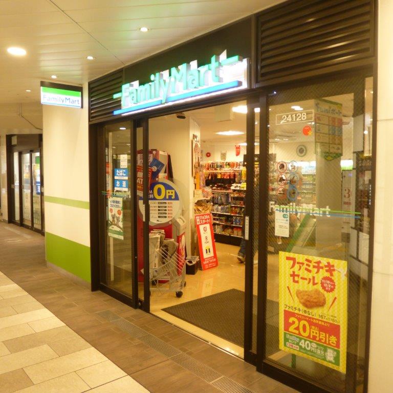 コンビニ　ファミリーマート エキア曳舟店（コンビニ）まで738m
