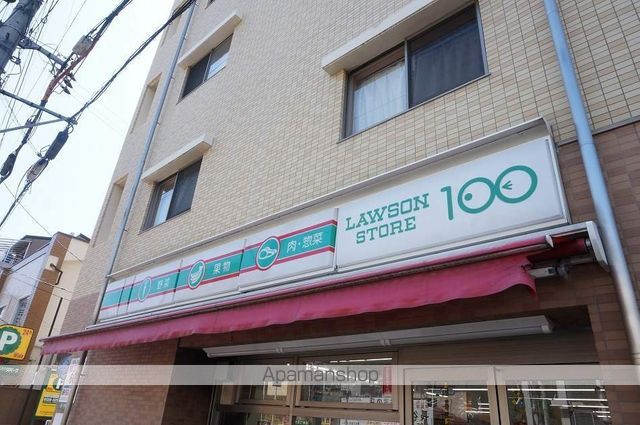 コンビニ　ローソンストア１００（コンビニ）まで208m