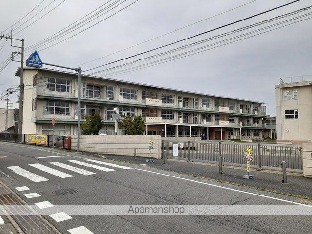 小学校　吉岡町立駒寄小学校（小学校）まで600m