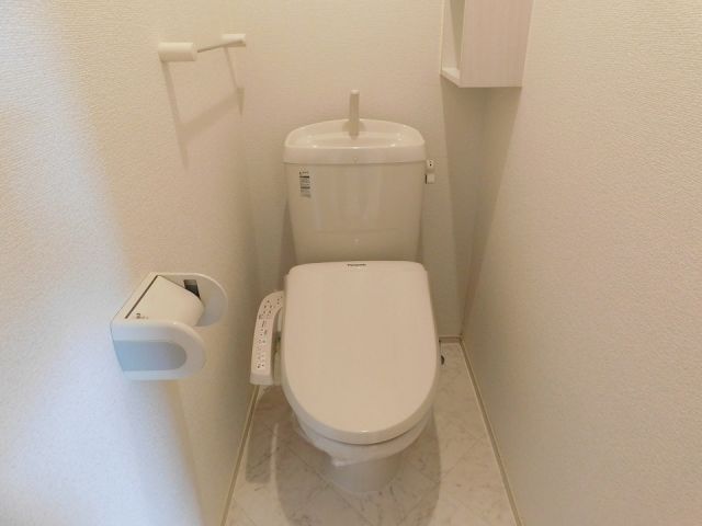 ＪＲ仙石線 中野栄駅 徒歩22分 3階建 築15年のトイレ写真