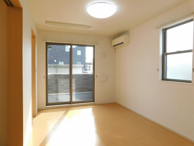 ＪＲ仙石線 中野栄駅 徒歩22分 3階建 築15年の居間写真