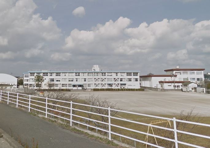 小学校　中間市立中間小学校（小学校）まで1219m
