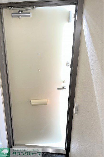 レオパレスフェニックス Vの玄関写真