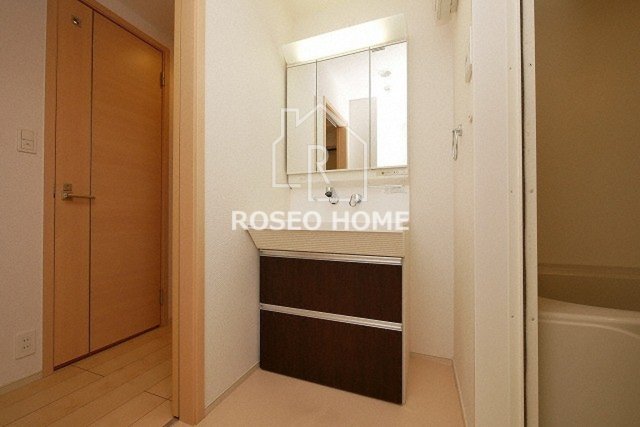 洗面設備　同マンション別部屋：参考写真