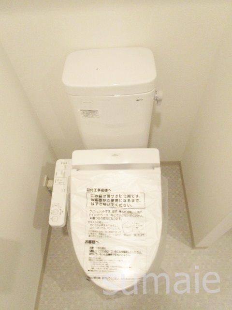 トイレ　温水洗浄機能付きトイレです