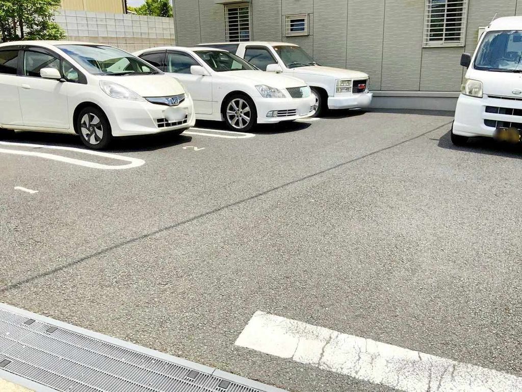 駐車場　駐車場