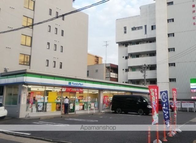 コンビニ　ファミリーマート（コンビニ）まで409m
