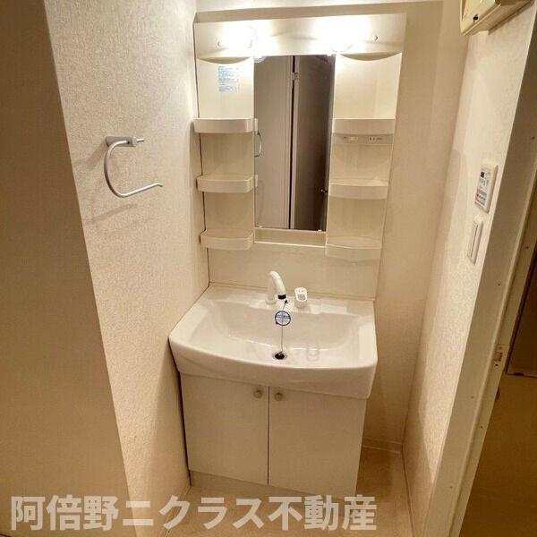 洗面設備　内装は別のお部屋の参考写真です。