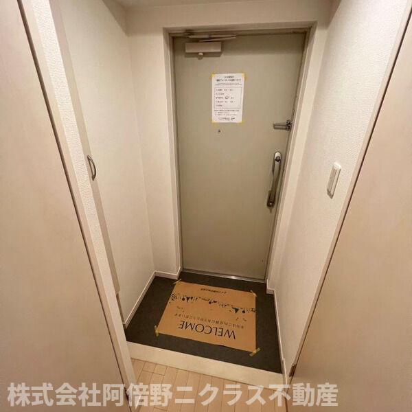玄関　内装は別のお部屋の参考写真です。