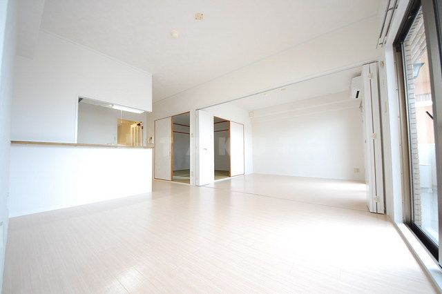 パークハイツアイリス5号館の居間写真