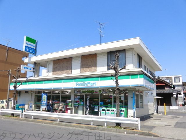 コンビニ　ファミリーマート（コンビニ）まで380m