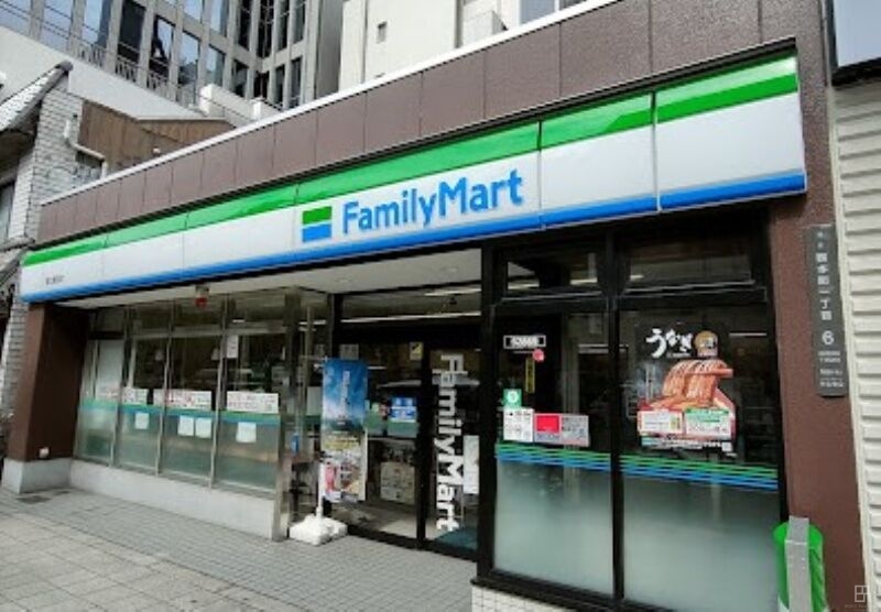 コンビニ　ファミリーマート靱公園前店（コンビニ）まで53m