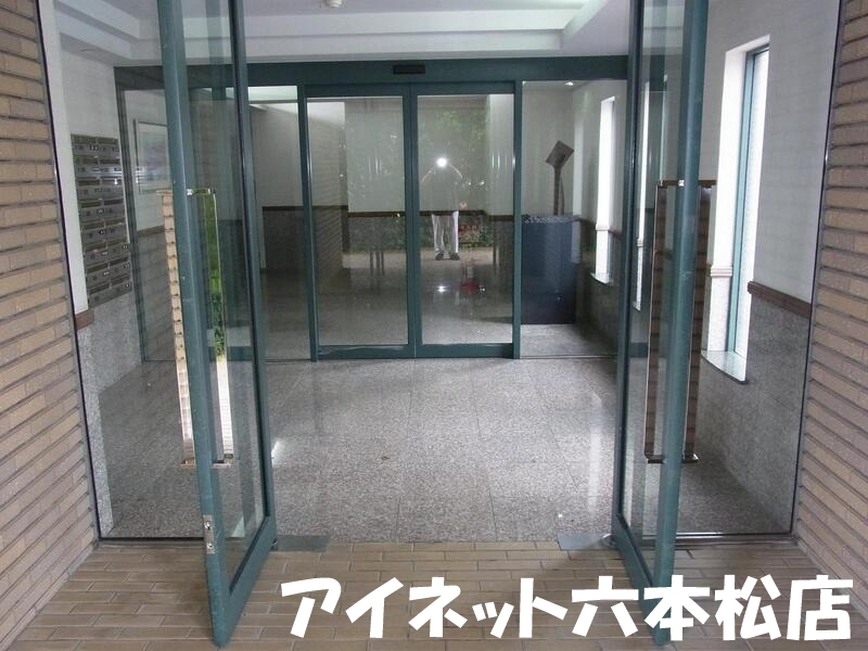 エントランス　広々としたエントランスです