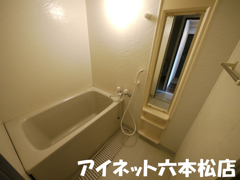 バス・シャワールーム　日々の疲れを癒せるバスルームです