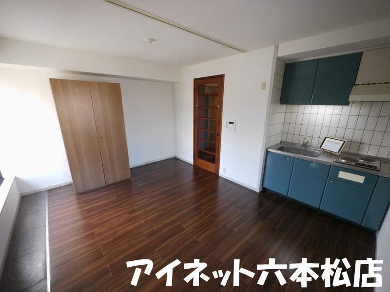 居室・リビング　9.9帖の広々とした空間です