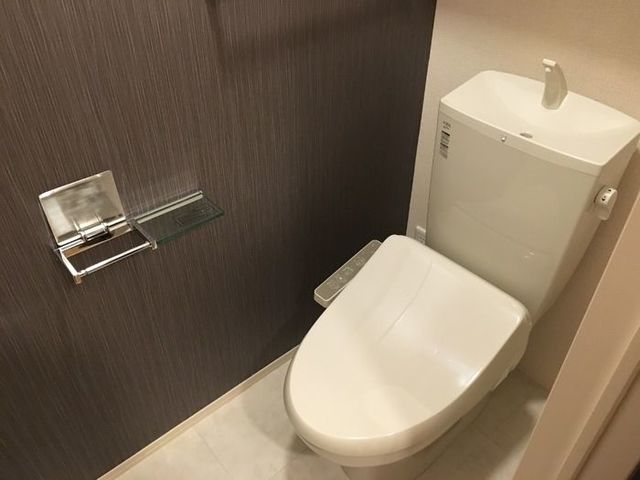 地下鉄谷町線 大日駅 徒歩9分 3階建 築11年のトイレ写真