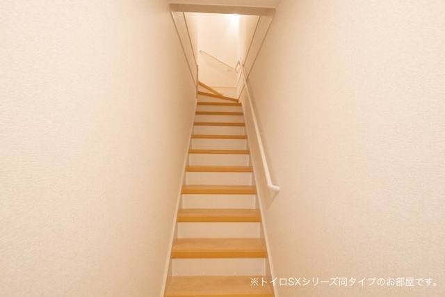 玄関　※反転タイプのお部屋の写真です