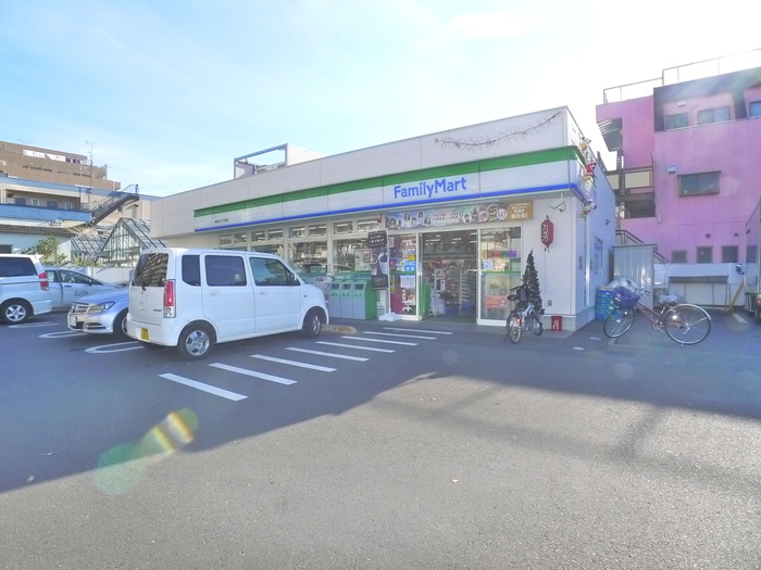 コンビニ　ファミリーマート（コンビニ）まで440m