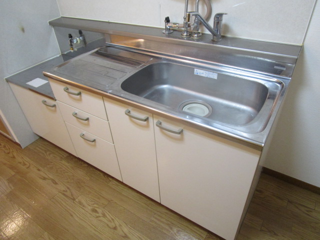 キッチン　DK6帖 瞬間湯沸器設備
