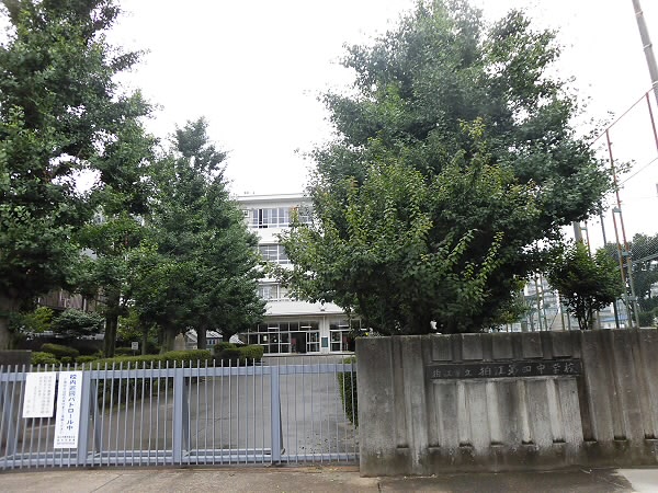 中学校　第四中学校（中学校）まで811m