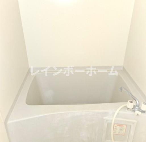 バス・シャワールーム　落ち着いた空間のお風呂です