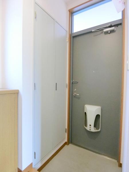 玄関　※写真は別のお部屋のイメージです。現状優先。