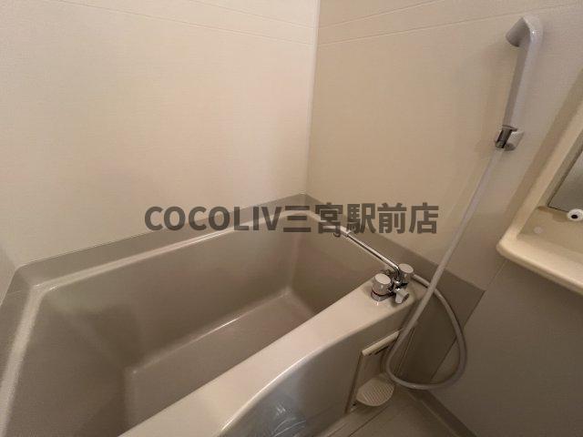 バス・シャワールーム　同物件別部屋写真