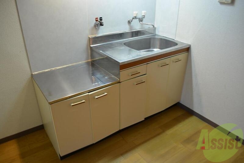 キッチン　調理しやすいゆったりとしたスペースが御座います。