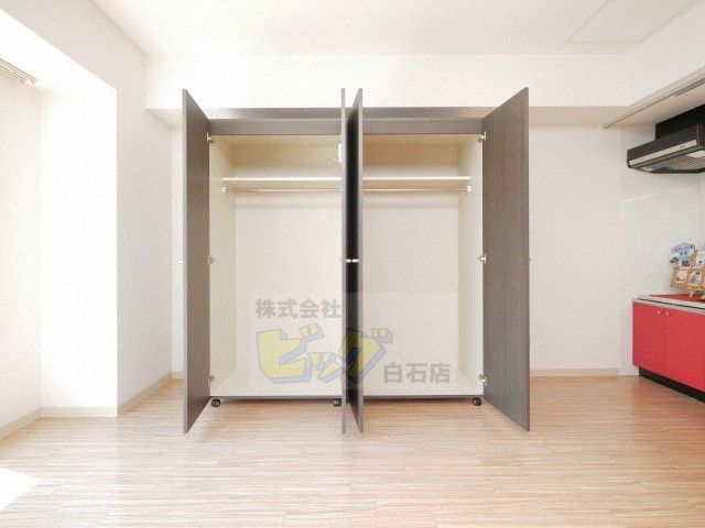 収納　可動式クローゼット付きです♪