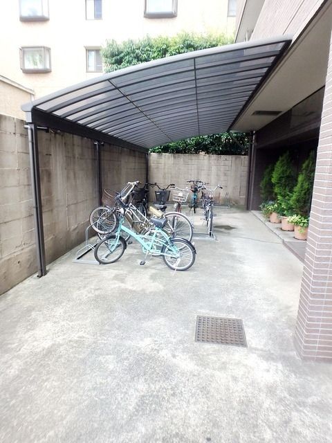 駐車場　★屋根付き駐輪場★