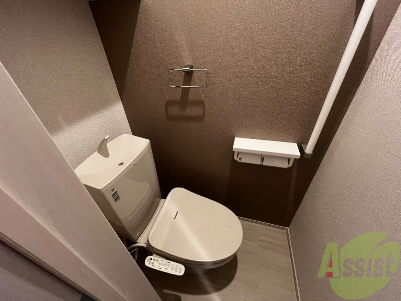 トイレ　清潔感のあるトイレで、嬉しいウォシュレット付き。
