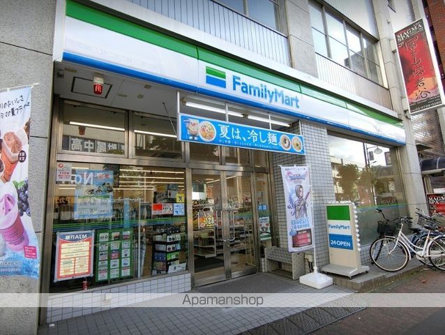 コンビニ　ファミリーマート山王大森駅前店（コンビニ）まで130m