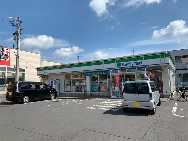 コンビニ　ファミリーマート 青森新田一丁目店（コンビニ）まで95m