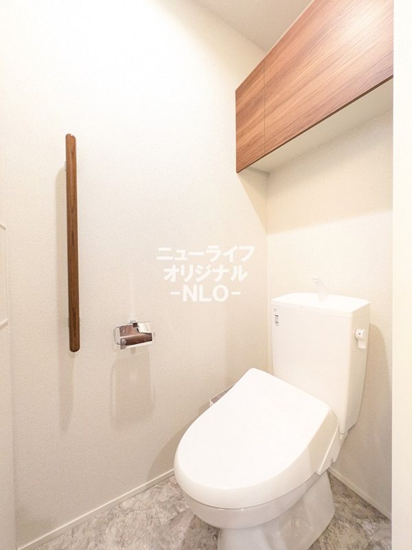 トイレ　洗浄力と快適さを兼ね備えた温水洗浄便座付き。