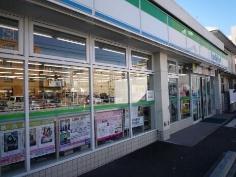 コンビニ　ファミリーマート上板橋三丁目店（コンビニ）まで295m