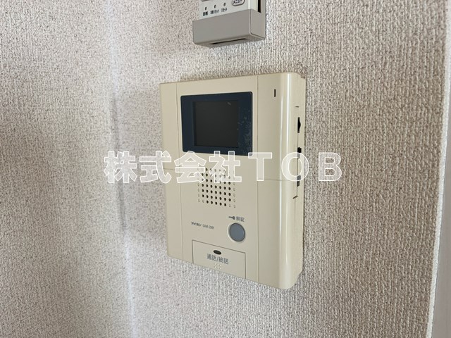 セキュリティ　TVモニターホン※クリーニング中の写真※