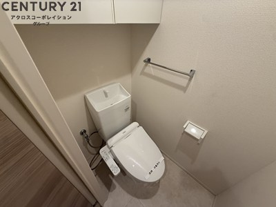 トイレ　温水洗浄便座付きのトイレです♪