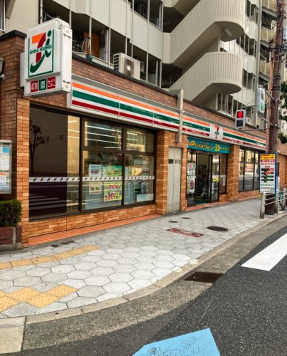 コンビニ　セブンイレブン 大阪西本町2丁目店（コンビニ）まで385m
