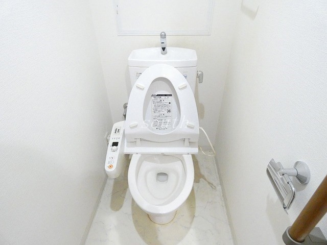 トイレ　ウォシュレット付きのトイレ