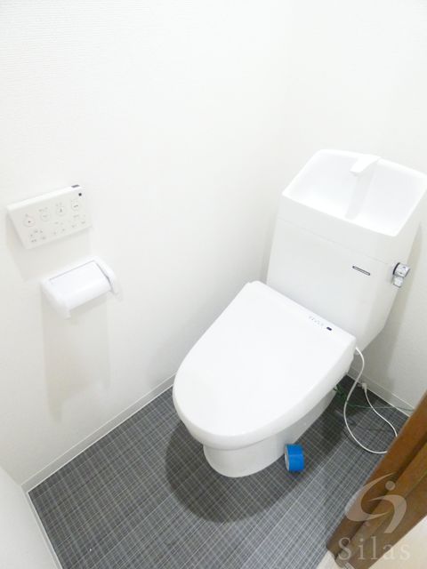 阪神本線 武庫川駅 徒歩3分 3階建 築7年のトイレ写真