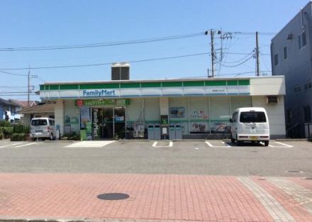 コンビニ　ファミリーマート（コンビニ）まで149m
