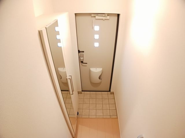 レークサイドナカノIIの玄関写真